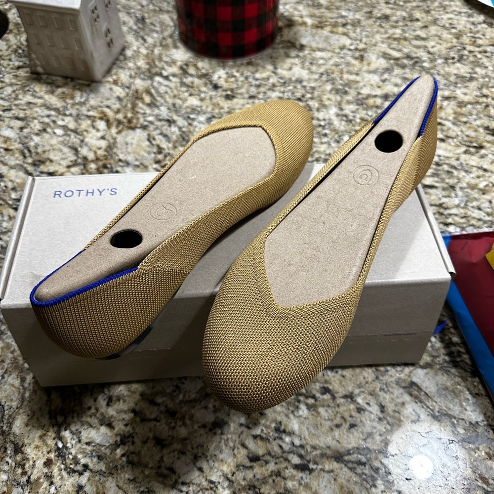BRAND NEW!  Size 11 Beige Rothy’s.  So cute but we’re just a little big for me.